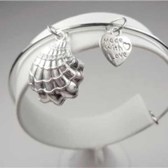 NAUTICAL SILVER TONE SEA SHELL AND HEART BRACELET - Picture 4 of 4